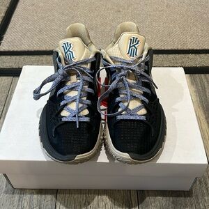 Nike Basketball Shoes - Kyrie 4 Low